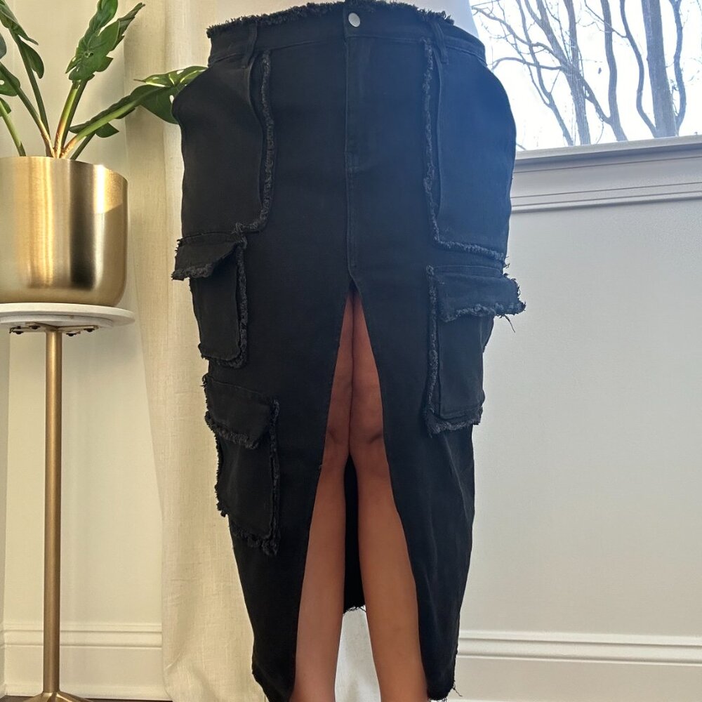 FASHION NOVA FRAYED CARGO SKIRT-unworn